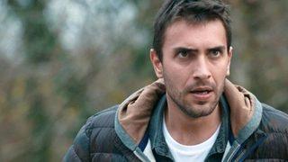 Ulaş Tuna Astepe sokakta yürürken arabanın tepesine çıktı