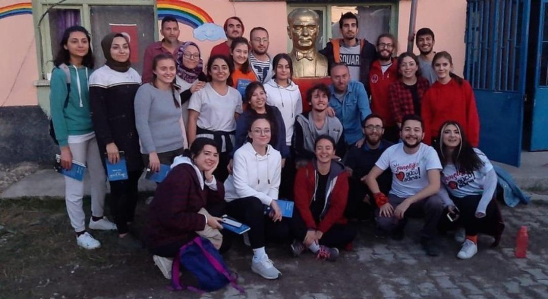 Toplum G&ouml;n&uuml;ll&uuml;leri Topluluğu&rsquo;ndan Oysu K&ouml;y&uuml; İlkokulu&rsquo;na destek