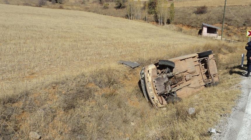 Kontrolden çıkan otomobil şarampole devrildi