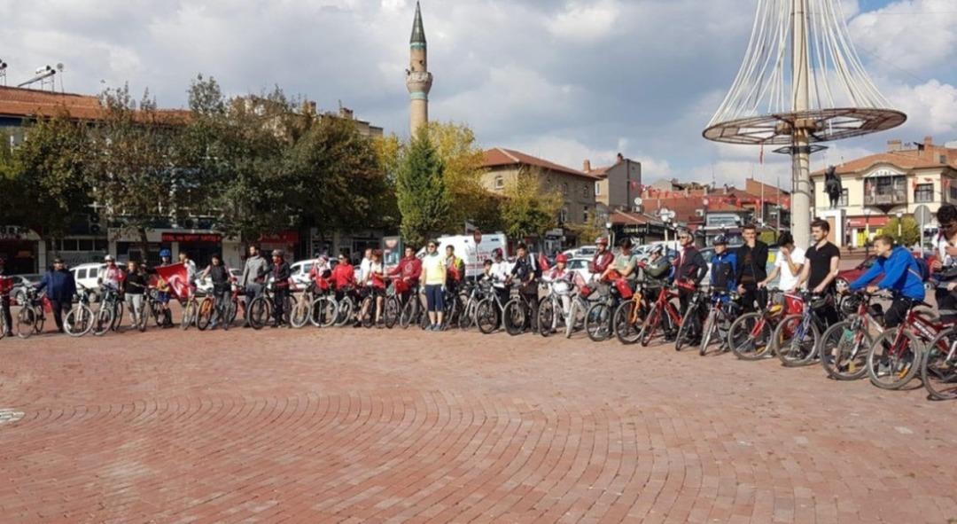 DP&Uuml; Tavşanlı Uygulamalı Bilimler Fak&uuml;ltesinde bisiklet turu etkinliği