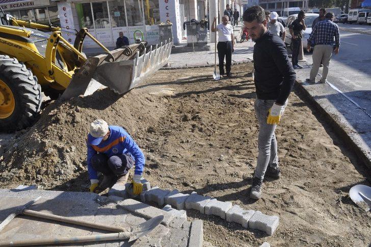 Şuhut Belediyesi’nden parke taşı yenileme çalışmaları G1