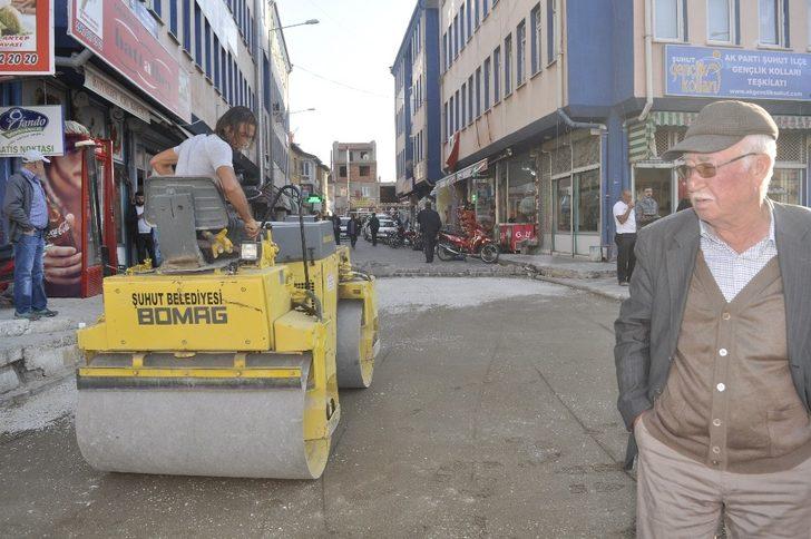 Şuhut Belediyesi’nden parke taşı yenileme çalışmaları G5