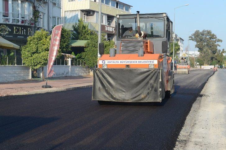 Konyaaltı Belediye Caddesi’ne Büyükşehir’den sıcak asfalt G2