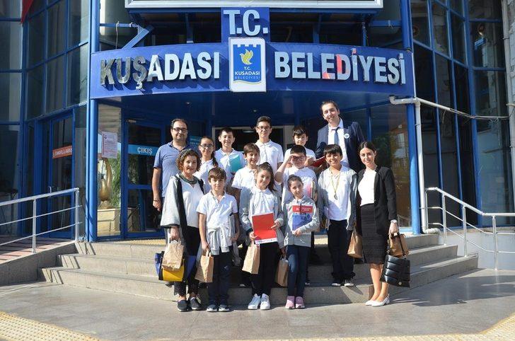 Kuşadası Belediyesi’ne ziyaret eden öğrenciler şehrin sorunlarını ve çözüm önerilerini dinledi G2