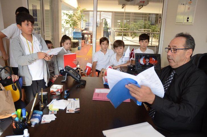 Kuşadası Belediyesi’ne ziyaret eden öğrenciler şehrin sorunlarını ve çözüm önerilerini dinledi G3