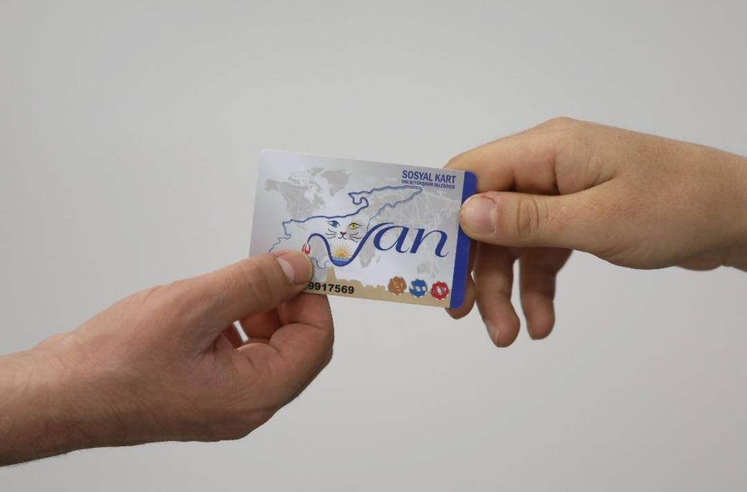 Van B&uuml;y&uuml;kşehir "sosyal kart" dağıtımına başladı