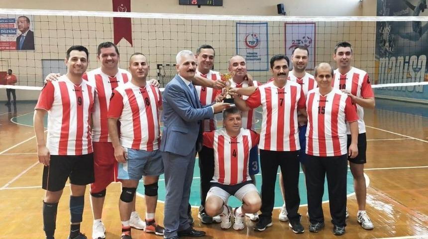 Salihlili öğretmenler namağlup Manisa şampiyonu