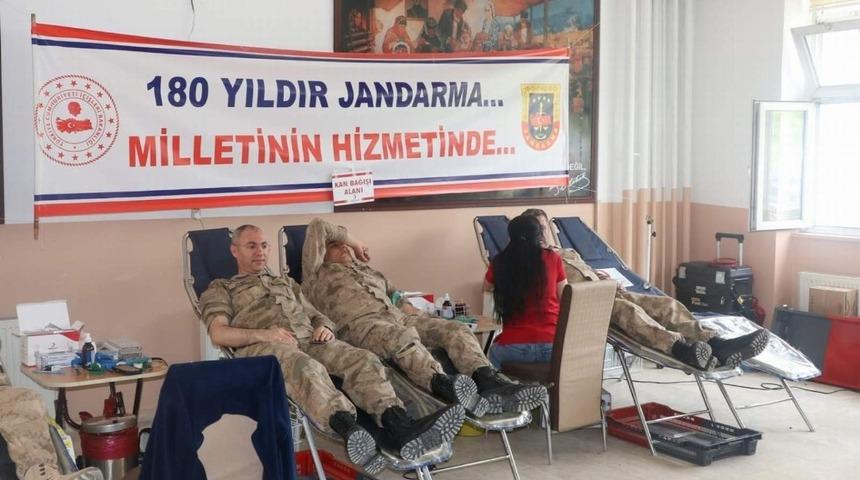 Siirt&rsquo;te jandarma personeli kan bağışında bulundu
