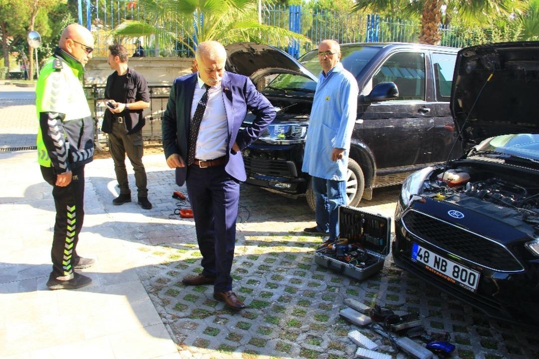 Emniyet M&uuml;d&uuml;r&uuml; &ouml;nce kendi &Ccedil;akar&rsquo;ını s&ouml;kt&uuml;rd&uuml;