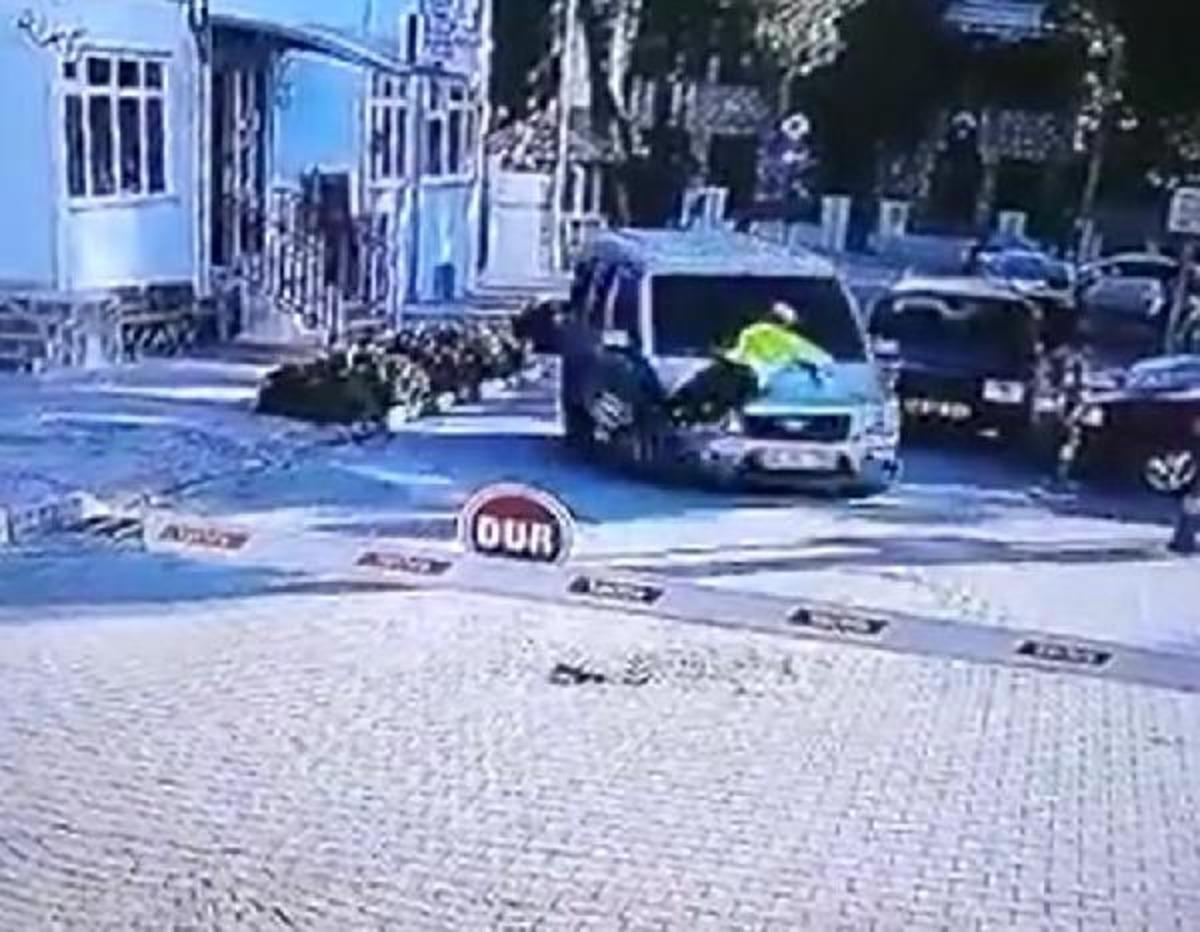 Muğla trafik polisi Muzaffer Ert&uuml;rk'&uuml; konuşuyor! Aracın kaputunda b&ouml;yle gitti
