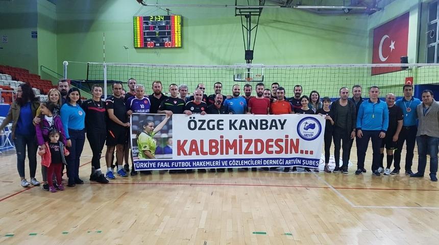 Artvin&rsquo;de kansere set &ccedil;ek turnuvasında &Ouml;zge Kanbay afişiyle ma&ccedil;a &ccedil;ıktılar