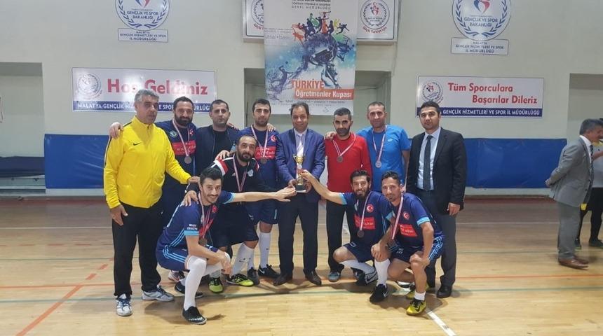 Öğretmenlerin final maçı nefes kesti