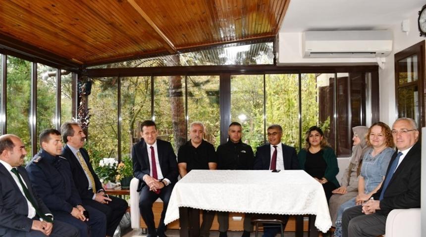 Validen Telabyad gazisi teğmen Yerlikaya&rsquo;ya ziyaret