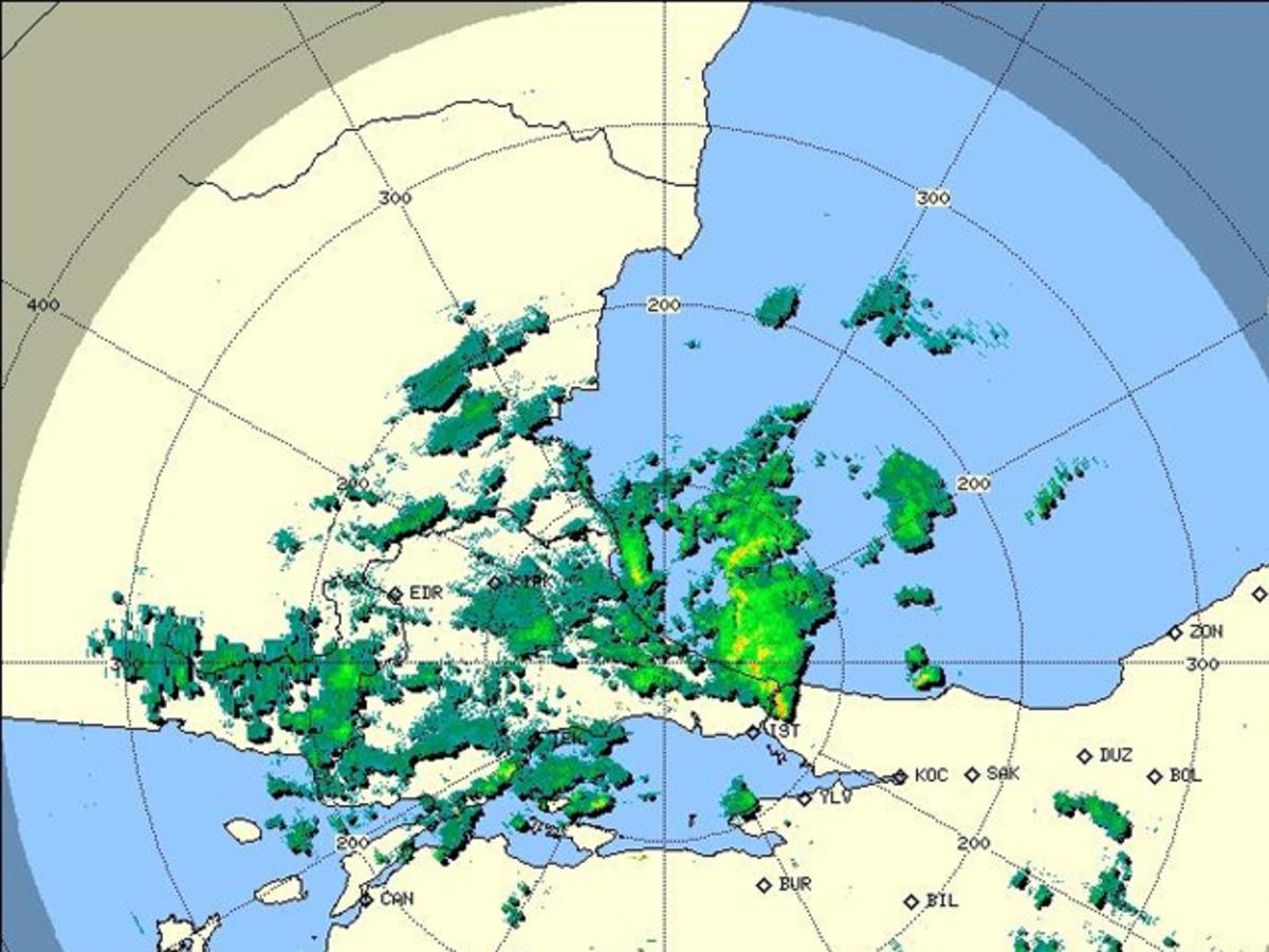 İstanbul'da beklenen yağış başladı! İBB'den a&ccedil;ıklama geldi