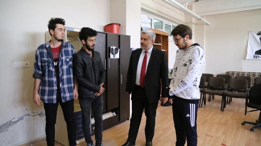 Rekt&ouml;r Şahin: &ldquo;Basit dokunuşlarla b&uuml;y&uuml;k etkiler oluşturabilirsiniz&rdquo;