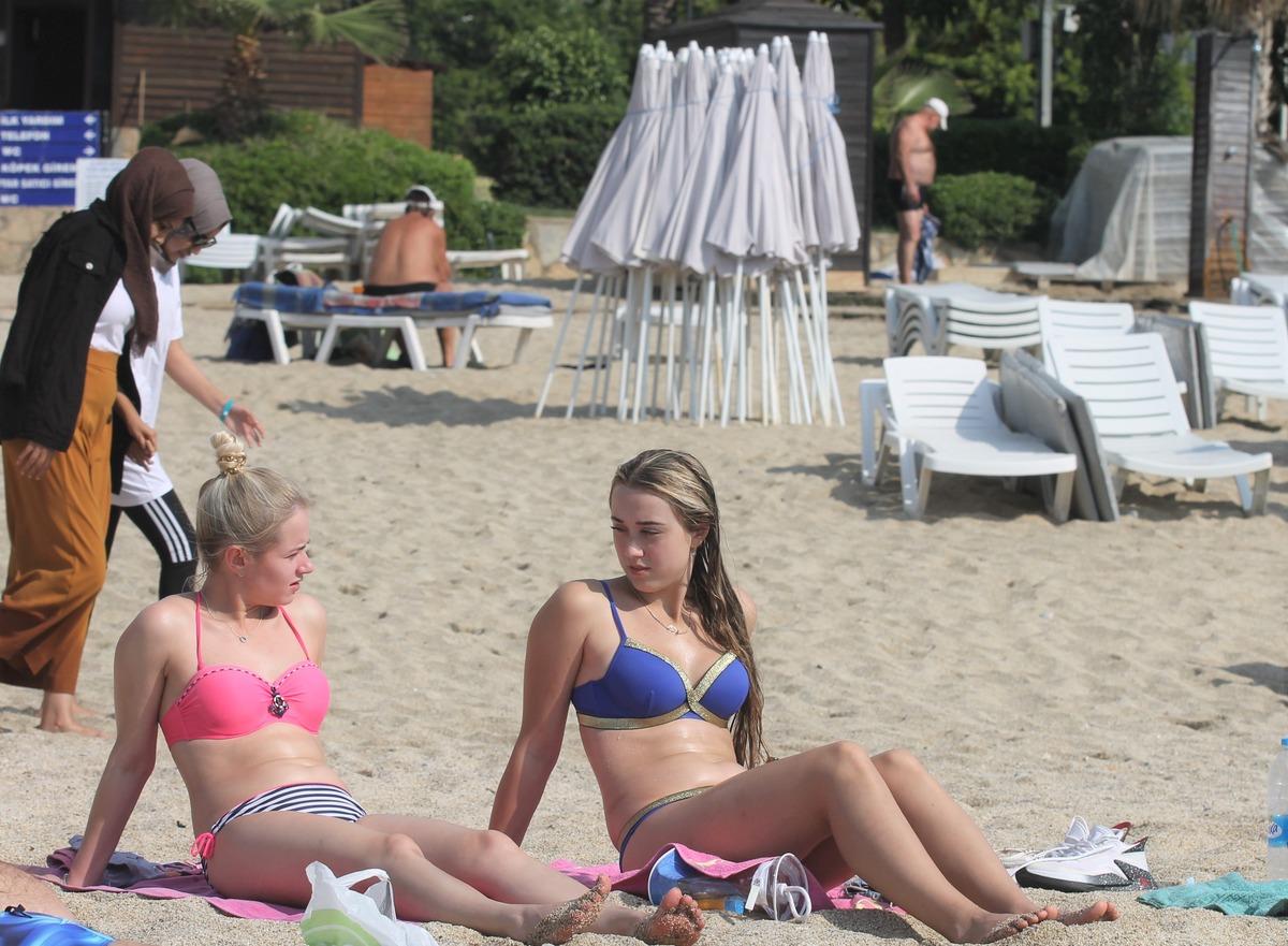 Doğuda kar Alanya'da deniz keyfi
