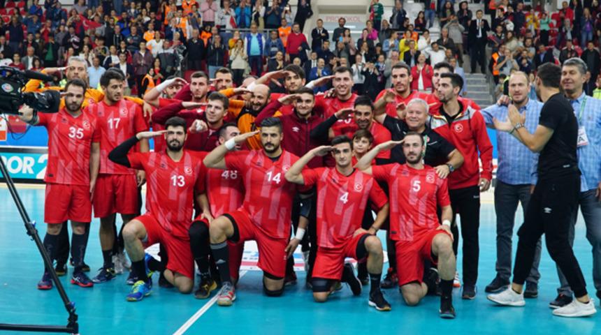 Yunus &Ouml;zmusul: Milli takım formasını onurla giymeye devam edeceğiz