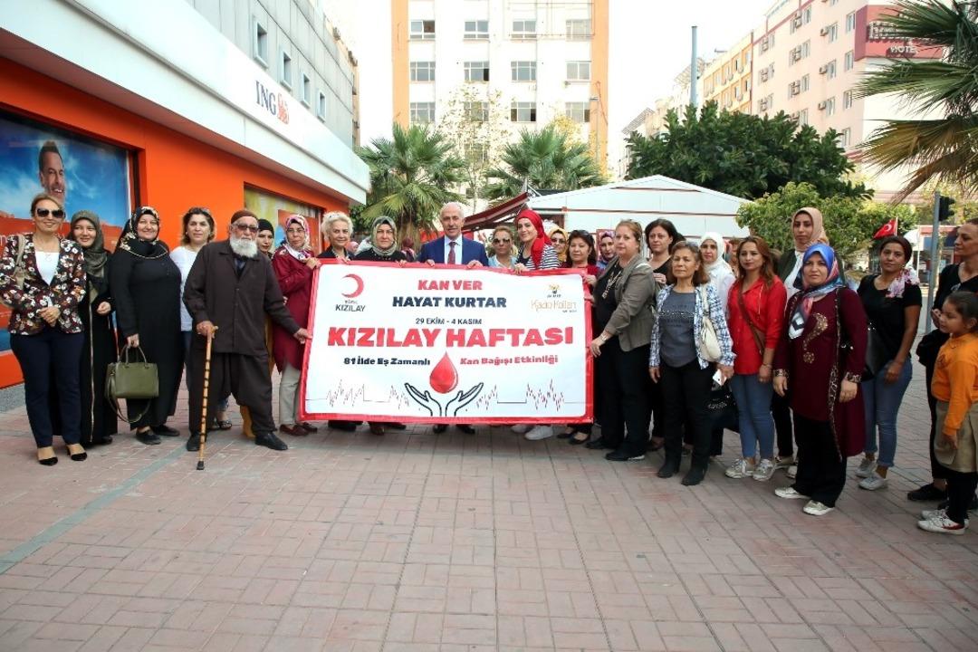 Başkan G&uuml;ltak, vatandaşları kan vermeye &ccedil;ağırdı