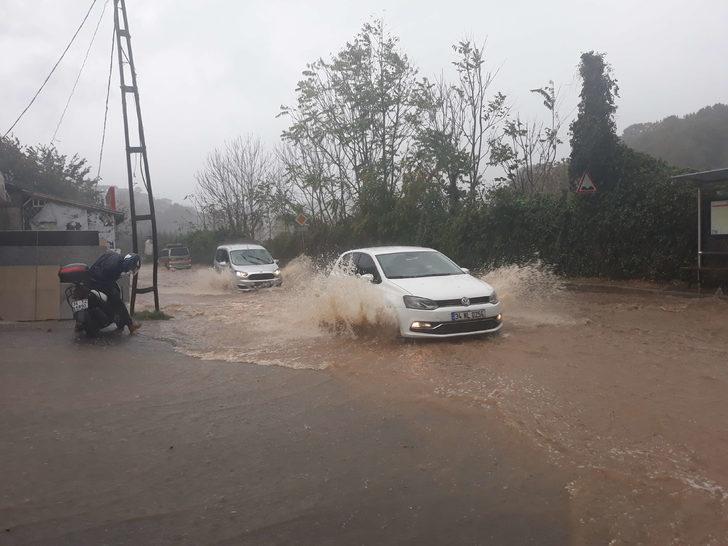 Beykoz'da yollar göle döndü, sürücüler zor anlar yaşadı G3
