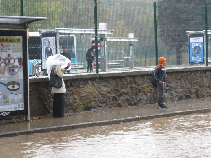 Beykoz'da yollar göle döndü, sürücüler zor anlar yaşadı G5