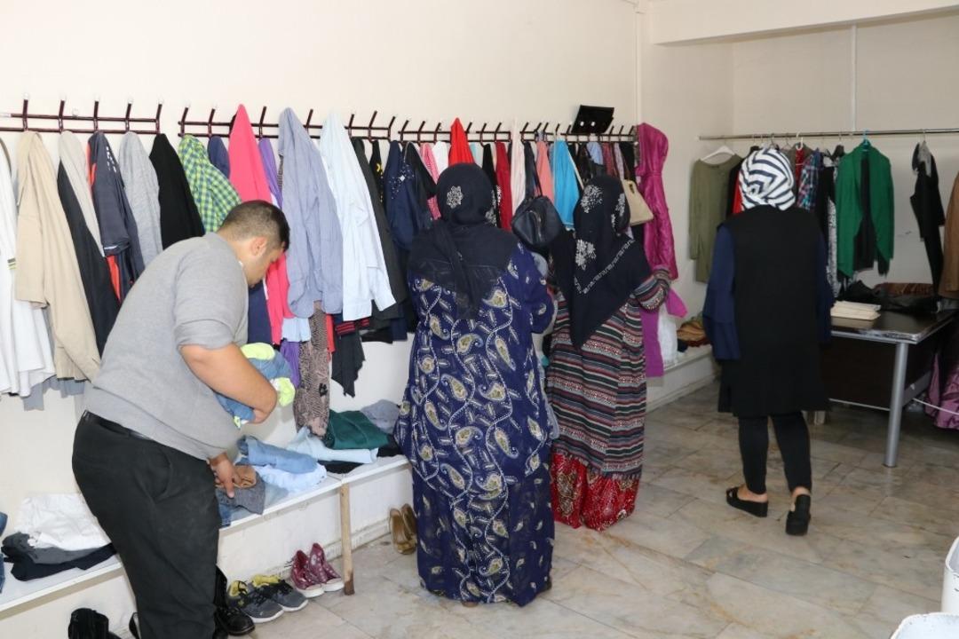 Karak&ouml;pr&uuml;&rsquo;de ihtiya&ccedil; sahiplerine kıyafet yardımı