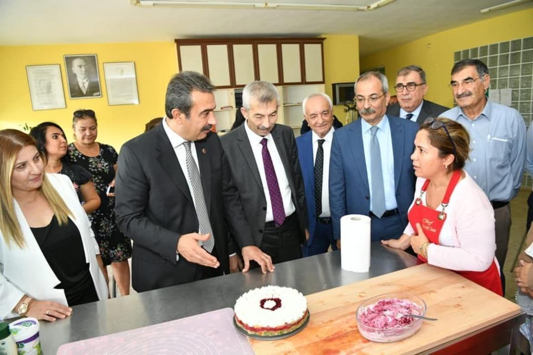 Kadınlar meslek &ouml;ğreniyor