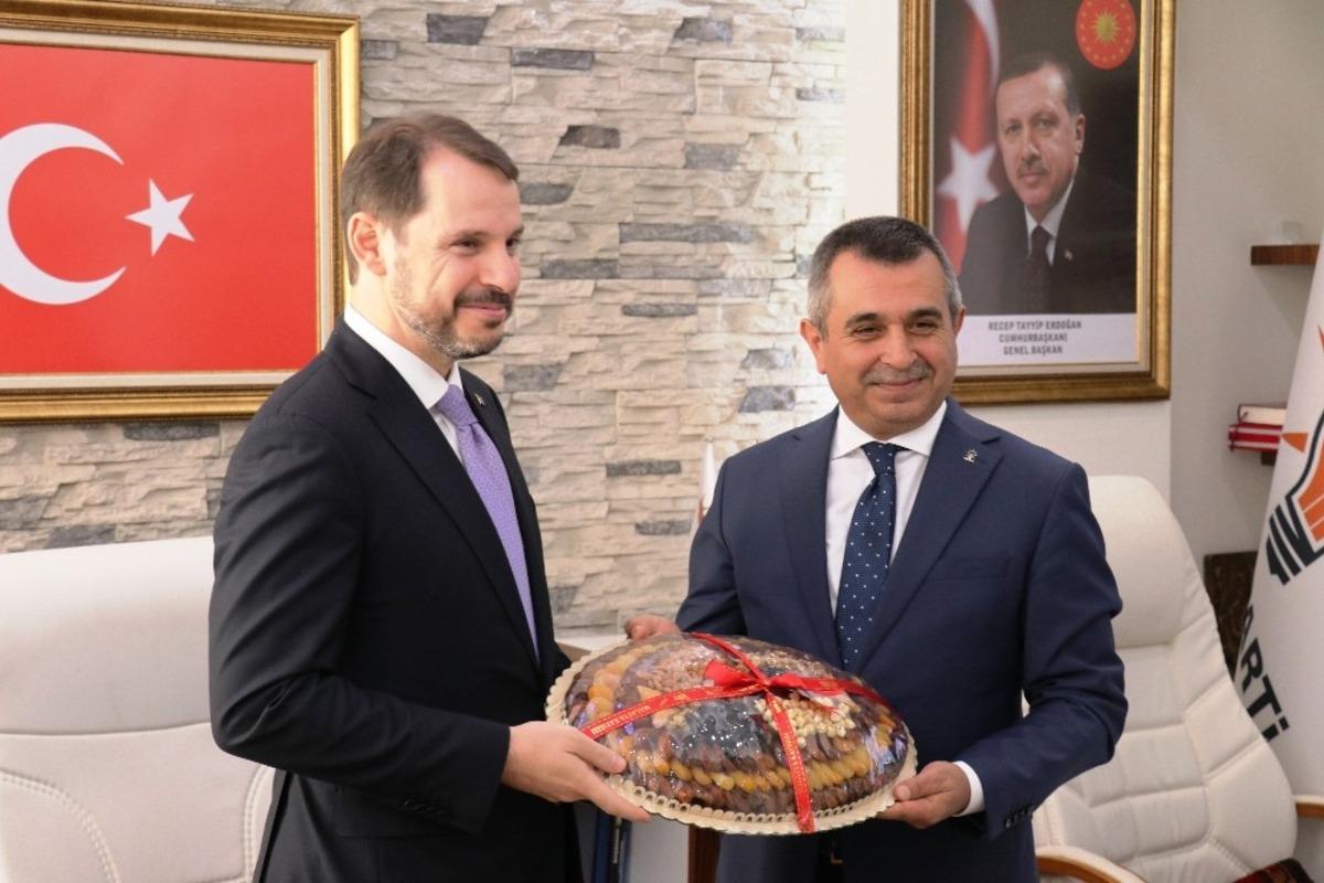 Bakan Albayrak&rsquo;tan AK Parti&rsquo;ye ziyaret