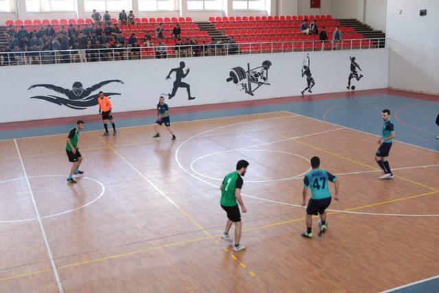 Öğretmenler futsalda kapıştı