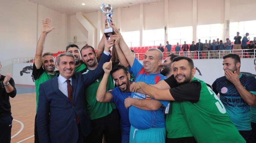 &Ouml;ğretmenler futsalda kapıştı