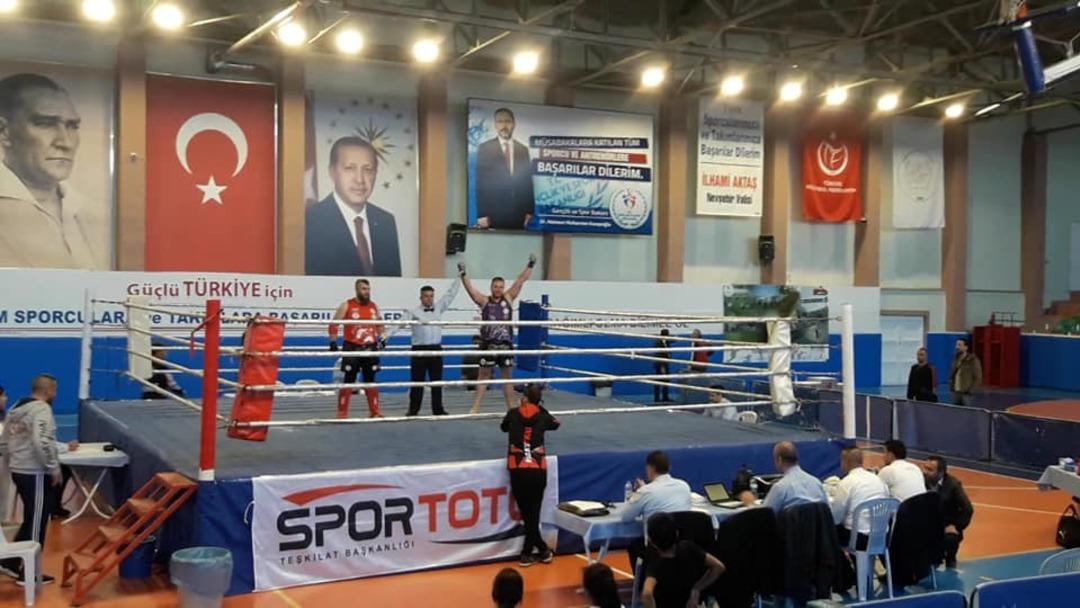 Salihlili sporcu Muay Thai&rsquo;de T&uuml;rkiye şampiyonu