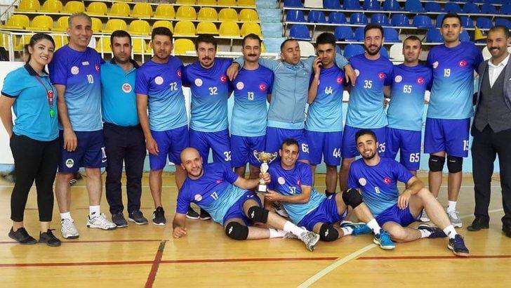 Güroymaklı öğretmenler, basketbol ve voleybol takımları Bitlis il birincisi oldu G2