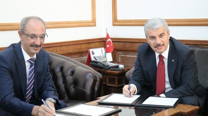 İslami İlimler Fak&uuml;ltesi inşaatını hayırsever Muzaffer Marşap &uuml;stlendi