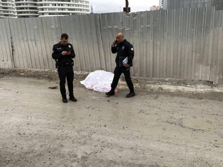  Kadıköy'de feci ölüm! Lastiğini kontrol ettiği kamyonun altında kaldı G2