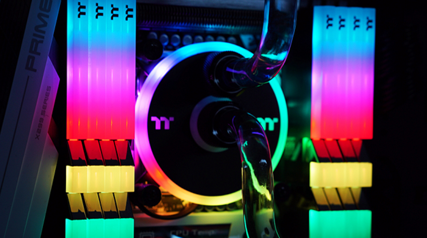Thermaltake y&uuml;ksek frekanslı TOUGHRAM RGB belleklerini &ccedil;ıkarıyor