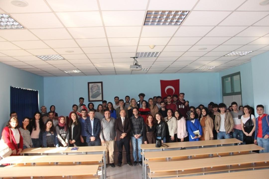 &Ouml;ğrencilerle sekt&ouml;r temsilcileri buluştu