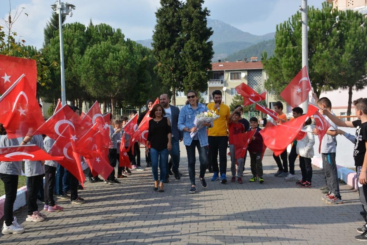 Milli boks&ouml;r  G&uuml;neri Yenice&rsquo;de &ouml;ğrencilerle buluştu
