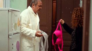 Kadın dizisine damga vuran pembe sütyen sahnesi! Sosyal medyanın diline düştü