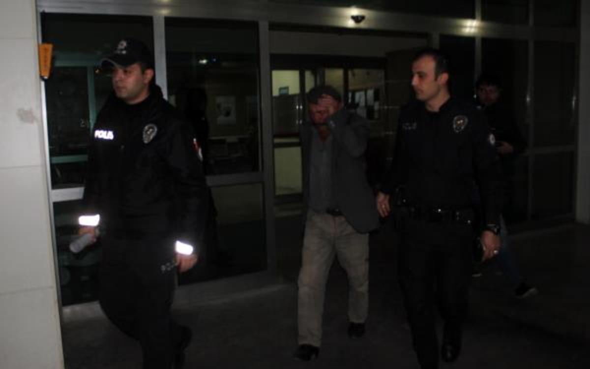 Tartıştığı oğlunu g&ouml;ğs&uuml;nden bı&ccedil;akladı! 