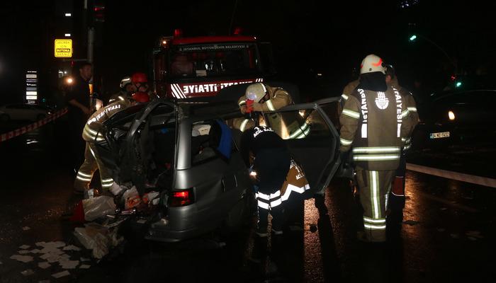 Sarıyer'de kazada otomobilde sıkışan hamile kadını itfaiye kurtardı