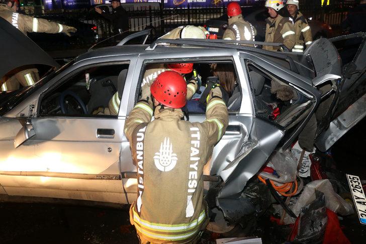Sarıyer'de kazada otomobilde sıkışan hamile kadını itfaiye kurtardı G2