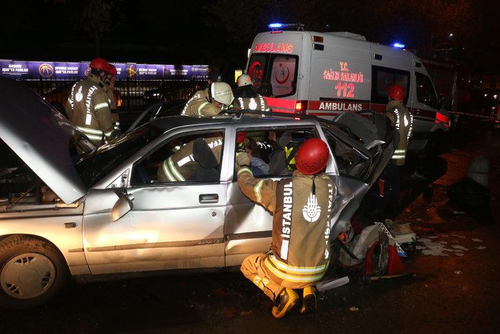 Sarıyer'de kazada otomobilde sıkışan hamile kadını itfaiye kurtardı G3