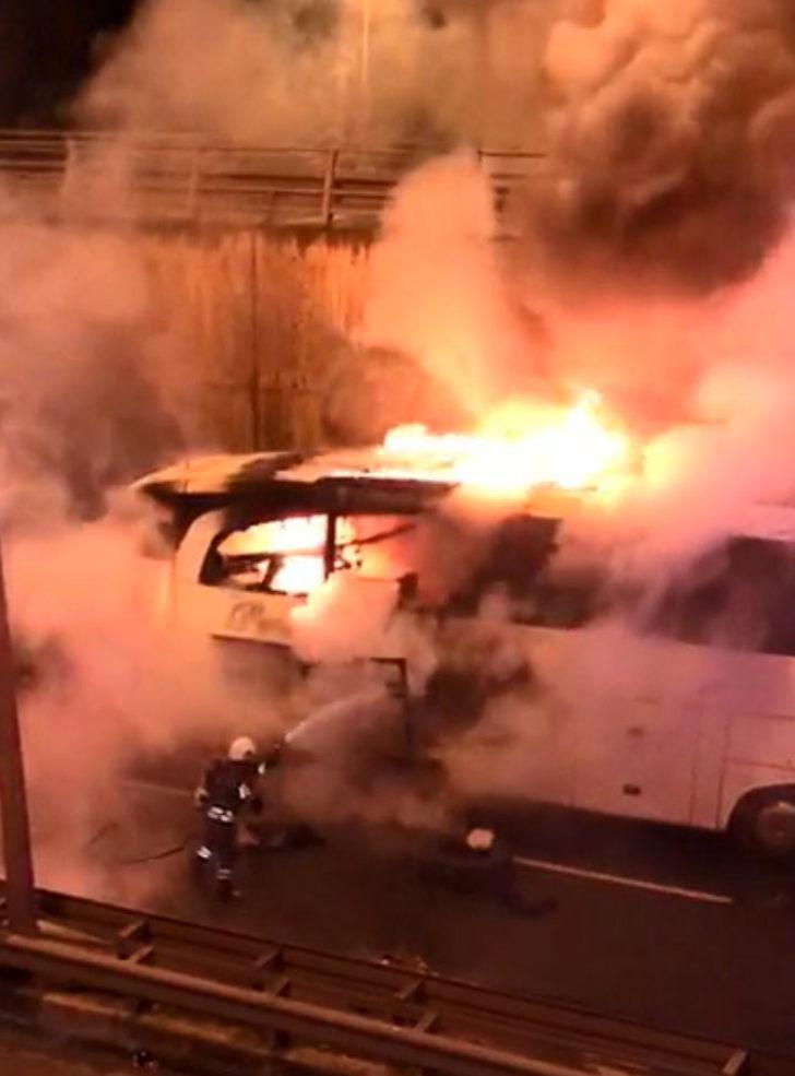 Seyir halindeki yolcu otobüsü alev alev yandı! G1