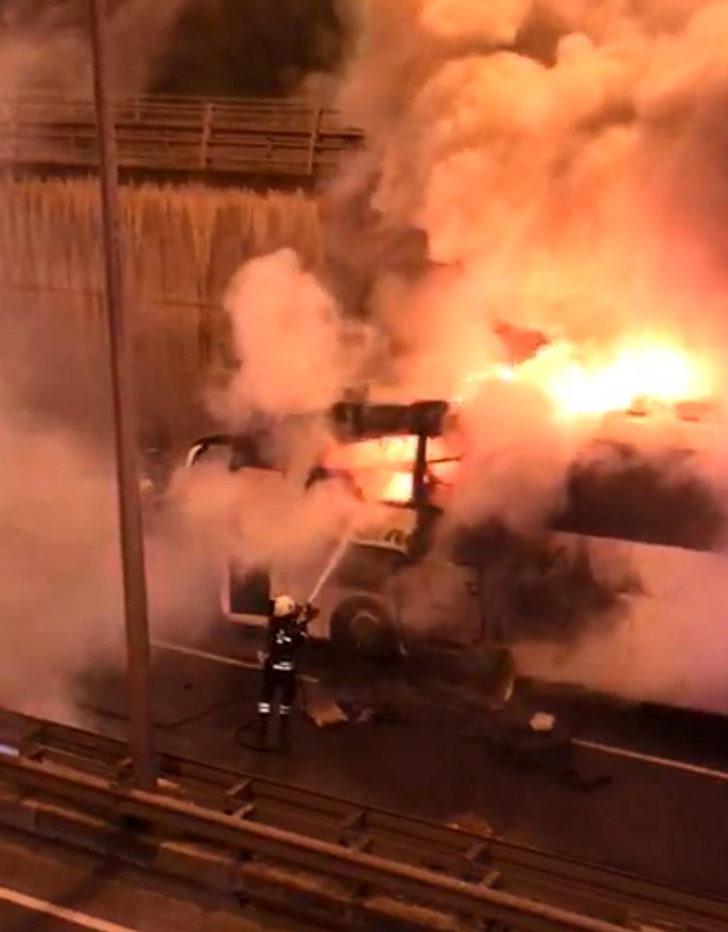 Seyir halindeki yolcu otobüsü alev alev yandı! G2