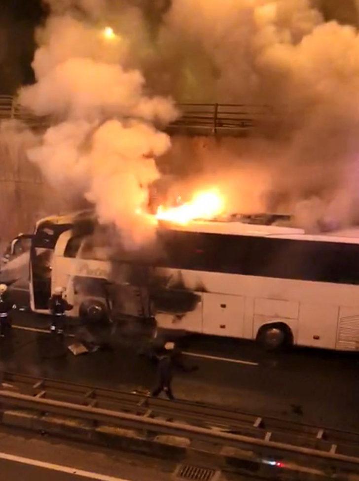 Seyir halindeki yolcu otobüsü alev alev yandı! G3
