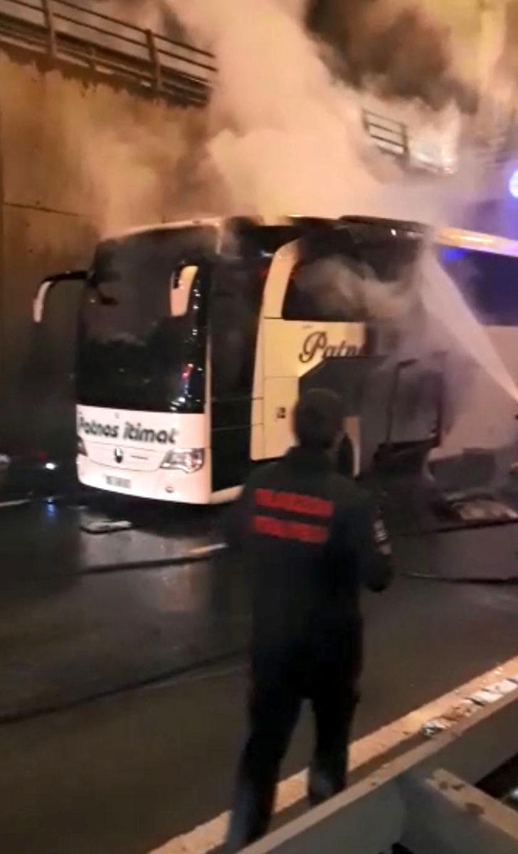 Seyir halindeki yolcu otobüsü alev alev yandı! G4