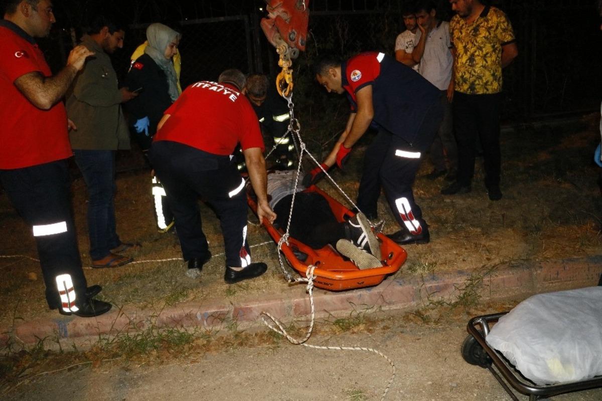 Adana'da y&uuml;k trenin &ccedil;arptığı kişi ağır yaralandı