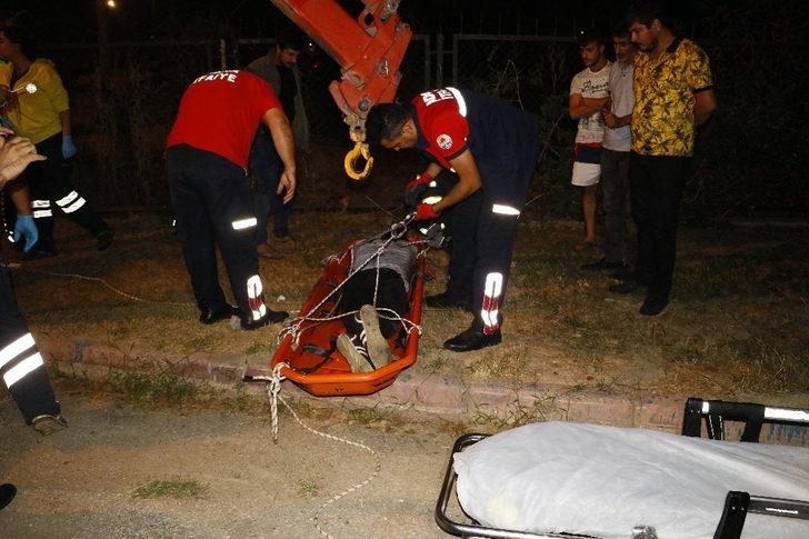 Adana'da yük trenin çarptığı kişi ağır yaralandı G2