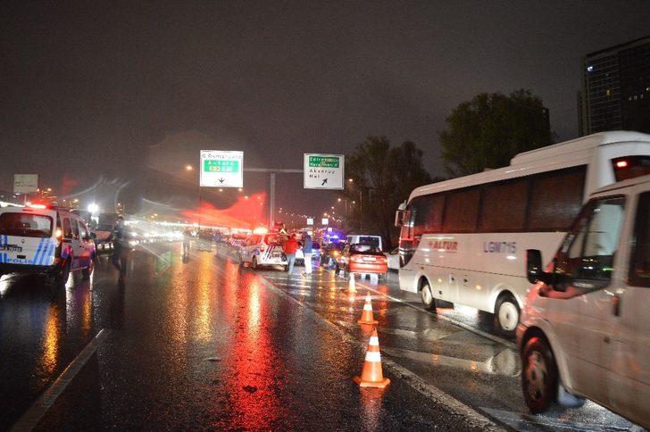 TEM’de trafiği kilitleyen kaza G4