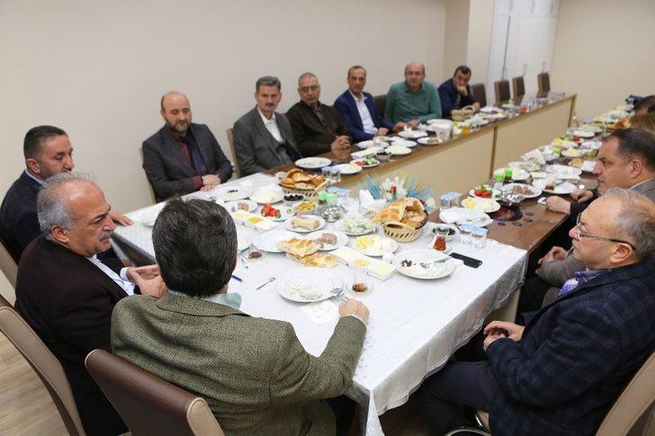 Rektör Çomaklı Memur-Sen’in konuğu oldu G4