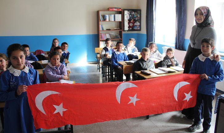 29 Ekim Cumhuriyet Bayramı'na damga vurmuştu! İşte o bayrağın öyküsü G1